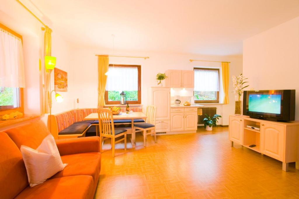 Appartements Peilerhof Cermes Exteriör bild